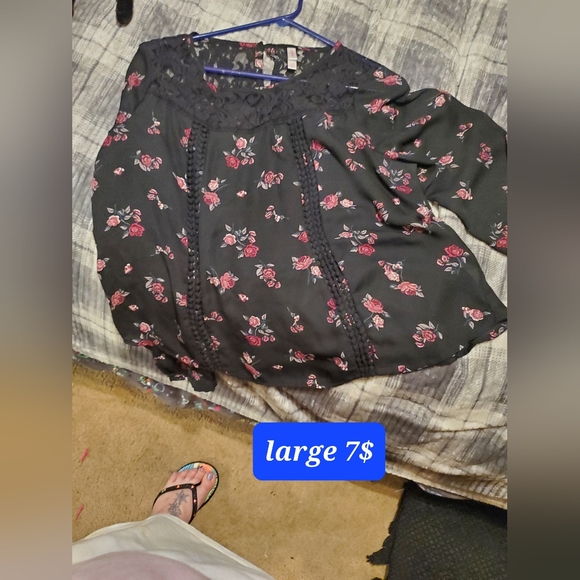 Tops - Picture 16 of 16